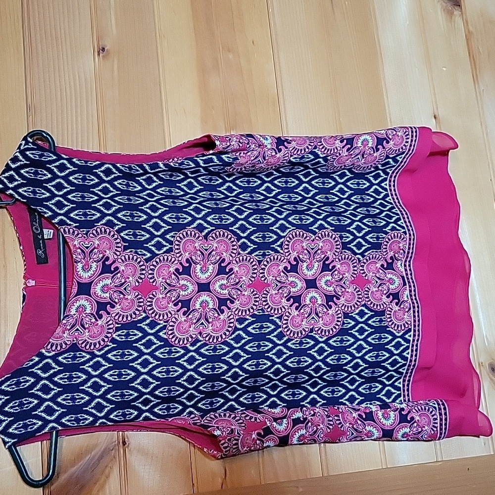 Women's sleeveless multicolored shirt